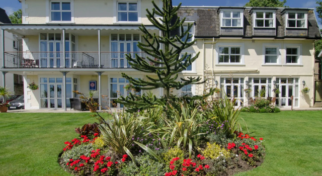 The Havelock, Book Bed and Breakfast Hoteller i Shanklin med pool, Swimmingpool
