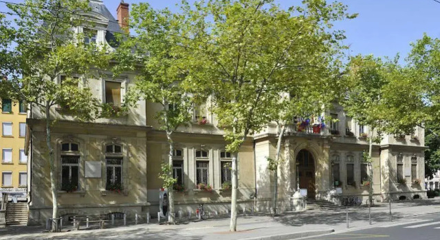 Ozanam, Rezerwuj Hotel 1st arr Lyon, w pobliżu Cuire Metro Station