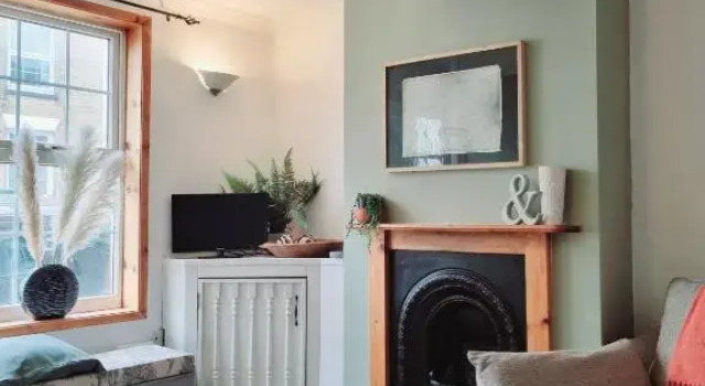 2 bedroom house within walking distance of town