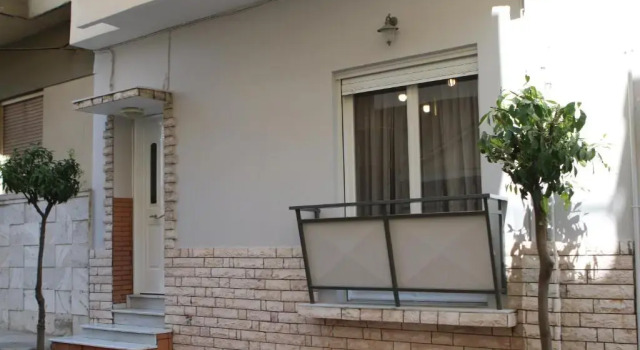 73sq Apt near Athens and Piraeus port with backyard, Забронировать Апартаменты/квартира Пирей Острова Саронического залива - Аттика, рядом с Региональная главная больница Никаии