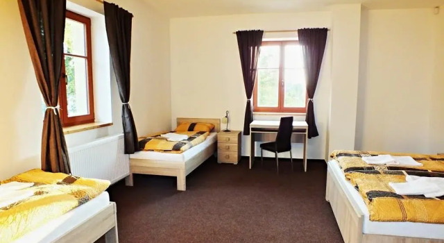 Zámecký Dvůr Černousy, Buchen Sie Hotel V Poli 