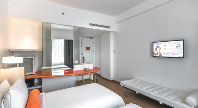 Standard huone näköala uima-altaalle HARRIS Hotel & Conventions Malang