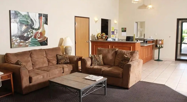 Centerstone Inn & Suites, Buchen Sie Hotel Carlyle Illinois