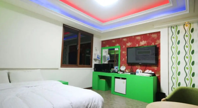 Номер Deluxe W Motel