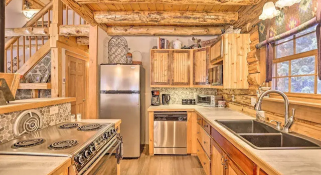 Коттедж с 3 комнатами Ski & Hike! Hot Tub Hideaway in Breckenridge