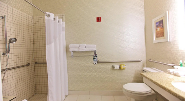 Четырёхместный номер Standard Holiday Inn Express Fargo - West Acres by IHG