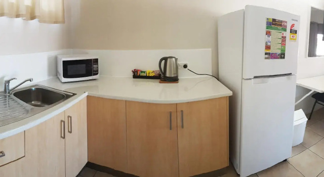 Семейный люкс с 2 комнатами Tropic Coast Motel