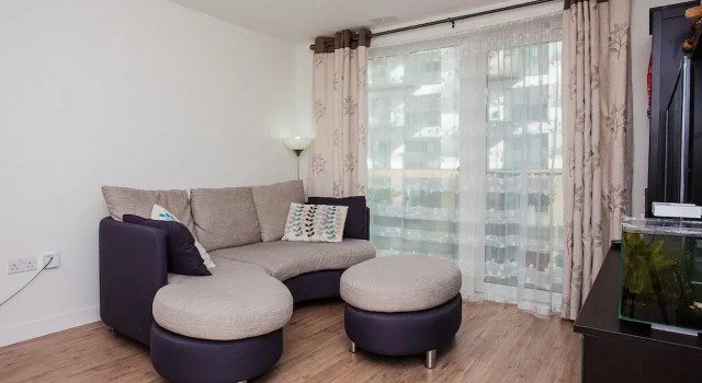2 Bedroom Apartment With Balcony, Varaa Huoneisto Asunnot kohteessa Merseyside, Huoneisto