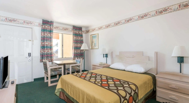Super 8 by Wyndham Cottonwood
