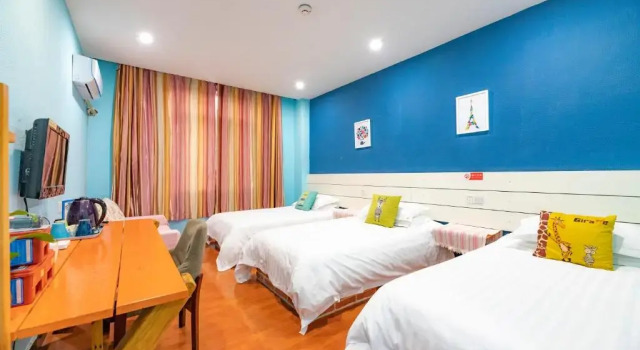 Трёхместный номер Standard Terra Art Zen Hotel with Rooftop Zen Garden, Veggie Dining,Pick-up service,English speaking,Free Laundry