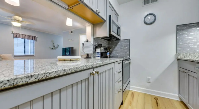 Walkable Calabash Condo w/ Pool Access!, Забронировать Апартаменты/квартира Калабаш Северная Каролина