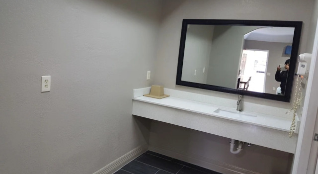 Четырёхместный номер Standard Palace Inn Hwy 6 North & Clay Rd