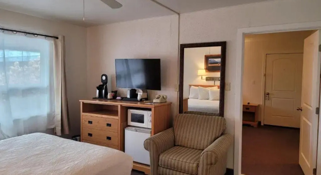 Четырёхместный номер Standard Bridge Street Inn