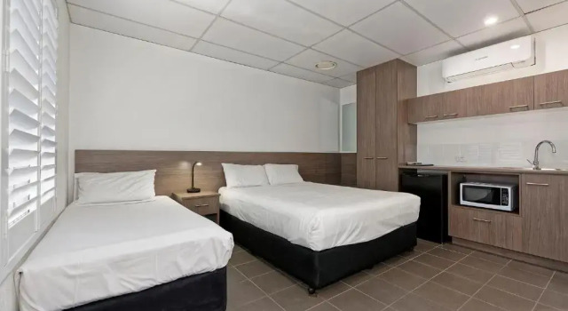 Трёхместный номер Standard Chalet Motor Inn