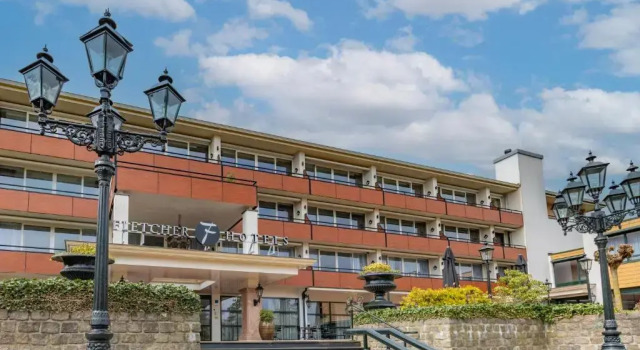 Fletcher Familiehotel De Hunzebergen