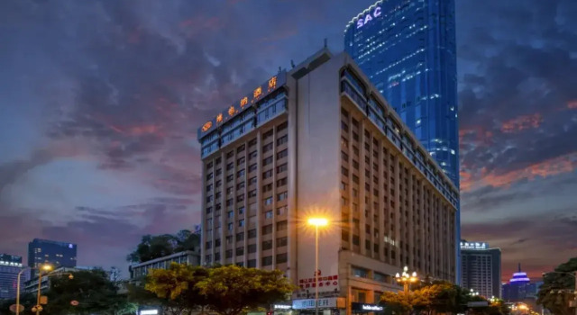 Vienna Hotel Chengdu Chunxi Road Tianfu Plaza Subway Station, Rezerwuj Hotel Hotele w Qingyang z parkingiem, Parking