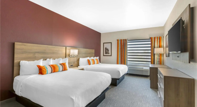 Четырёхместный семейный люкс с 2 комнатами Best Western Plus Casa Grande Inn & Suites