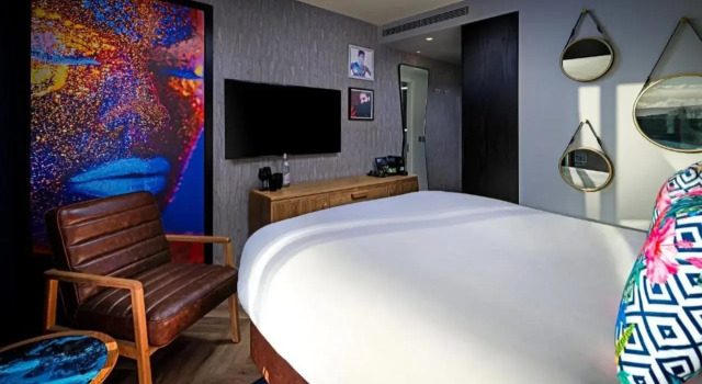 NYX Hotel Edinburgh, Забронировать Отель Отели Эдинбурга с парковкой, рядом с Национальный музей Шотландии, Парковка
