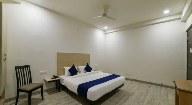 OYO 18833 SilverKey Babylon Whitefields