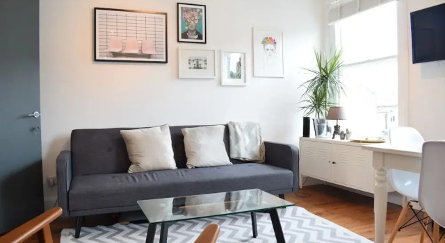 Modern 2 Bedroom Flat in Queen's Park, Забронировать Отель Отели Англии 3 звезды, 3*