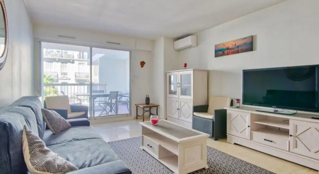 Апартаменты 1br w AC and terrace in the heart of Toulon near train station Welkeys