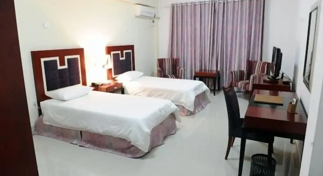 Номер Standard Hotel Ritz Waku-Kungo