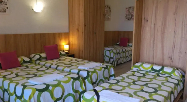 Четырёхместный номер Standard Hostal Meson Del Barro - Alojamientos Pamplona