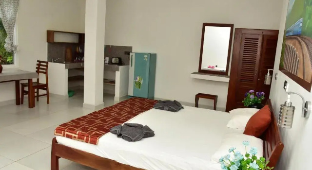 Hotel Happy Tuna