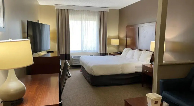 Люкс Quality Suites Waldorf