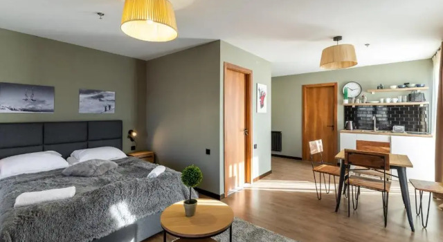 Super Stylish and cozy 2 bedroom 4or6 people Apartment in key location in Marshall Gudauri Project Ski Resort, Prenota Appartamento Hotel a Mtkheta-Mtianeti con parcheggio, Parcheggio
