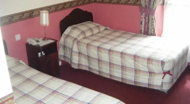 Mountshannon Hotel, Prenota Hotel  