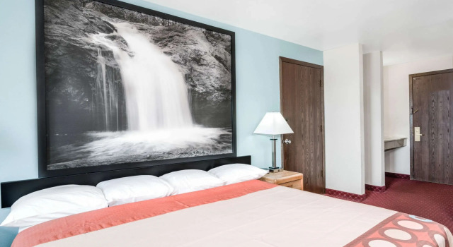 Super 8 Tomah, Book Hotel Hoteller i Tomah med parkering, Parkering
