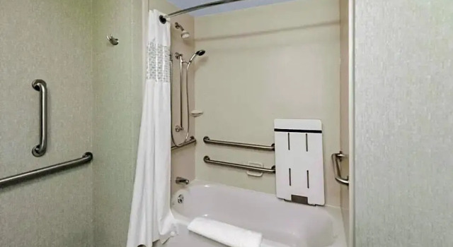 Двухместный люкс Hampton Inn Pittsburgh-Bridgeville