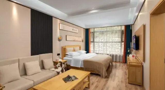 Семейный люкс Fusheng Half-Day Xianqingju (Jiuzhaigou Eternal Love Store)