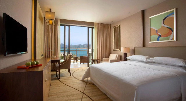 Двухместный номер Deluxe с видом на озеро Sheraton Huizhou Bailuhu