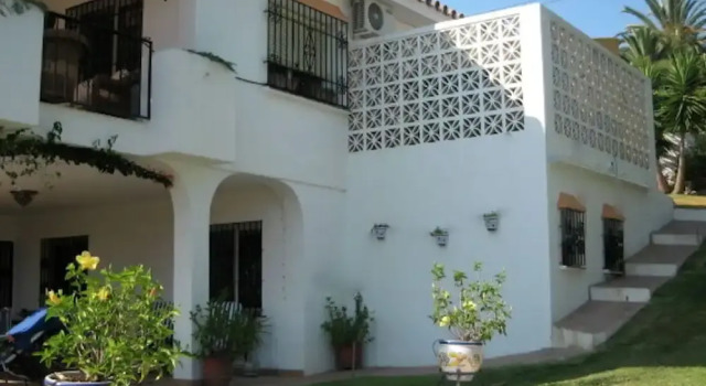 Apartment in Beautiful Villa With Communal Swimming Pool