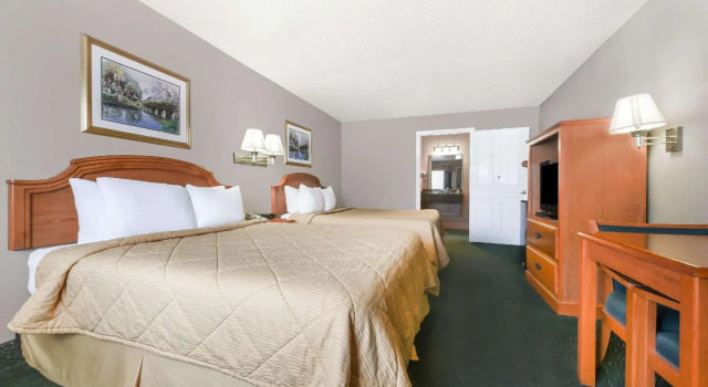 Четырёхместный номер Standard Days Inn by Wyndham Granbury