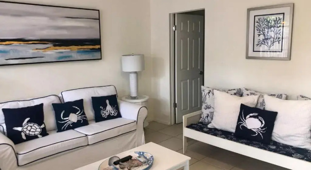 Gorgeous Beachy Chic Condo in Key Biscayne, Book Hotel Hoteller i Key Biscayne med pool, Swimmingpool