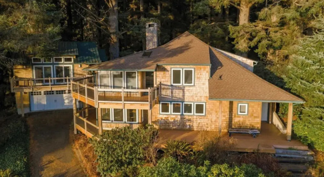 Coastal Getaway in Manzanita w Fire Pit, Guest House & Views Seagrove by Avantstay, 予約 ゲストハウス マンザニータ North Oregon Coast
