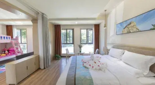 Двухместный семейный люкс с видом на горы Yunzhong Hotel
