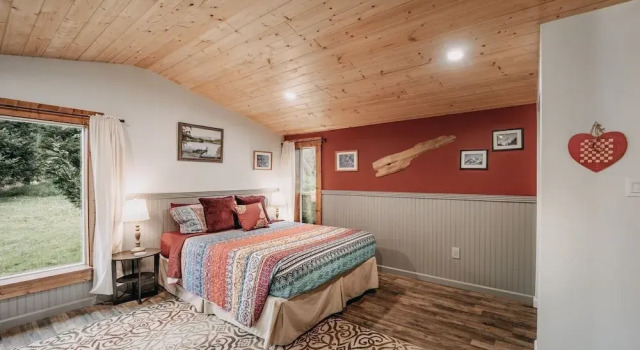 71mf- Rustic - Pets Ok - Sleeps 4 1 Bedroom Cabin by RedAwning, Varaa Lomakoti Maple Falls 