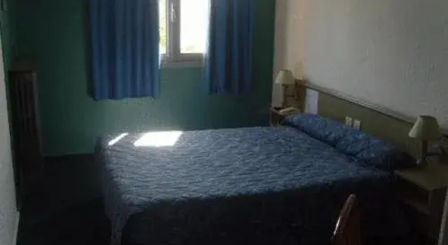 Auberge De La Vallée, Rezerwuj Hostel Hostele w Rhône, Hostel