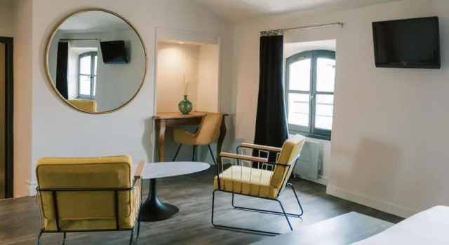 Полулюкс Le Victoria Boutique Hôtel - Charme au coeur du village historique - Accueil Vélo - Séminaire - Bar Lounge - Piscine