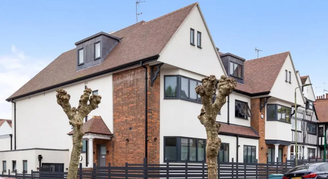 Апартаменты Huge Cosy Studio Family Sleeps 4 North West London
