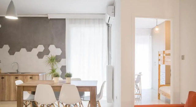 Cozy Apartment in Central Athens - Sleeps 5, Забронировать Апартаменты/квартира Апартаменты Афины, рядом с Храм Зевса Олимпийского, Апартаменты/квартира