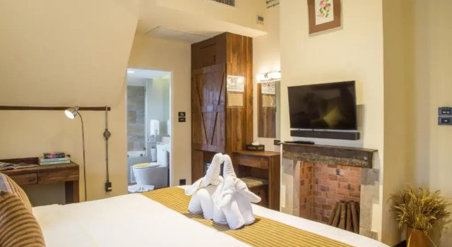 Полулюкс Le Charcoa Hotel