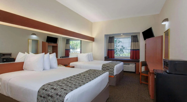 Четырёхместный номер Standard Microtel Inn and Suites by Wyndham - Lady Lake/ The Villages