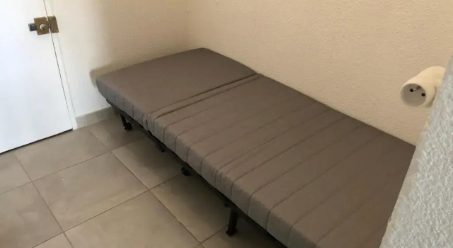 Студия Frejus balcon des arènes studio 5e étage piscine clim tennis