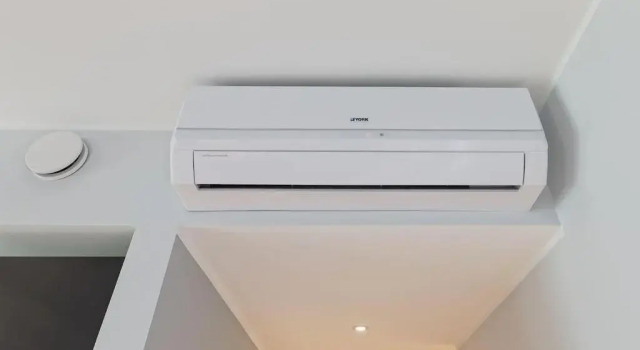 Central apartments, Quiet with Free Parking and AC.