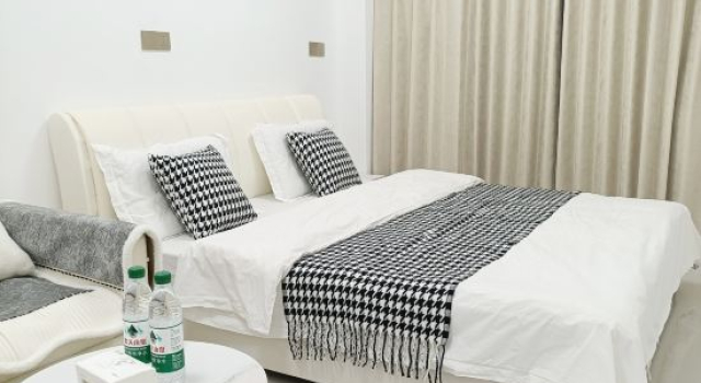 Люкс Business Yuni Chujian Homestay (Luowen Avenue)